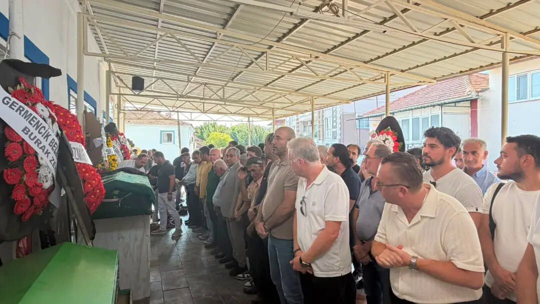 Başkan Karaarslan Annesini Ebediyete Uğurladı (1)
