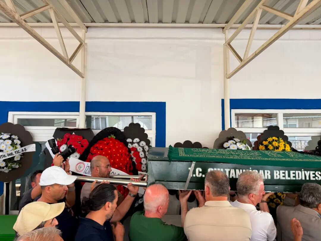 Başkan Karaarslan Annesini Ebediyete Uğurladı (3)