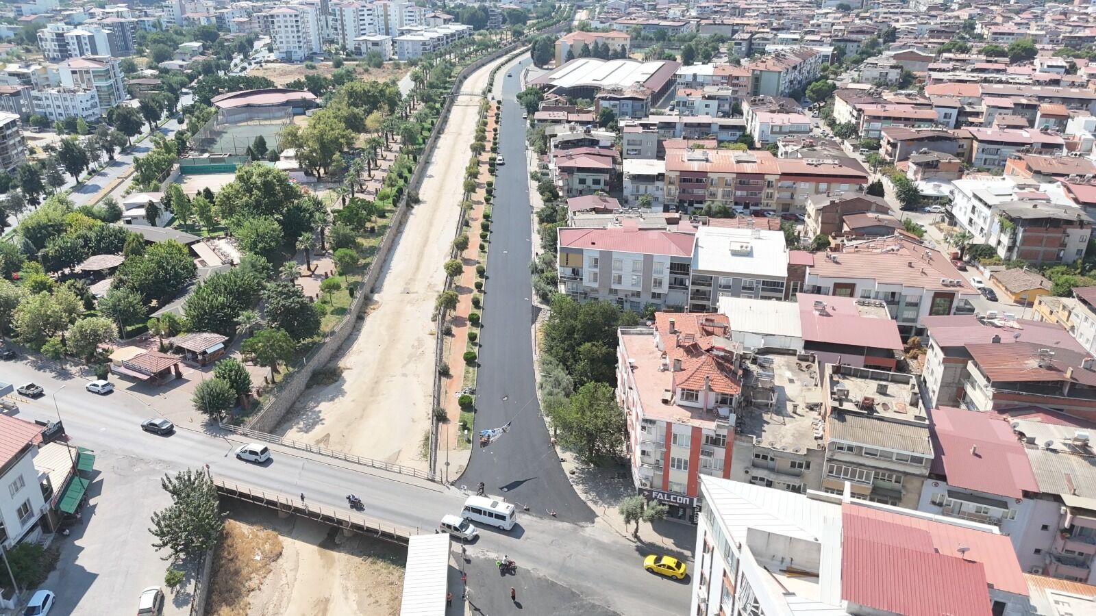 Başkan Tetik mali disiplinle sahada: 300 bin metrekare parke, 30 yeni araç