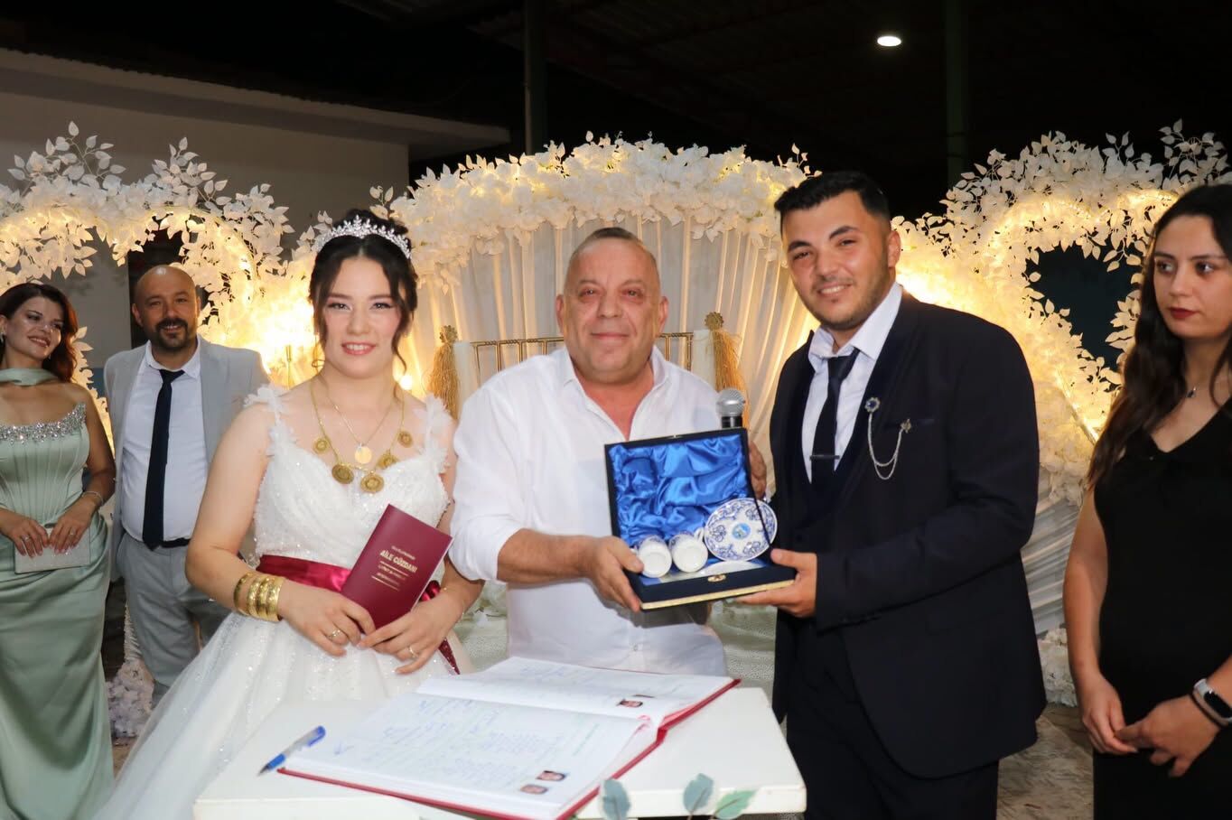 Bozdoğan’da Şölen Gibi Gece Başkan Özel Bir Gecede 3 Nikah Kıydı (7)