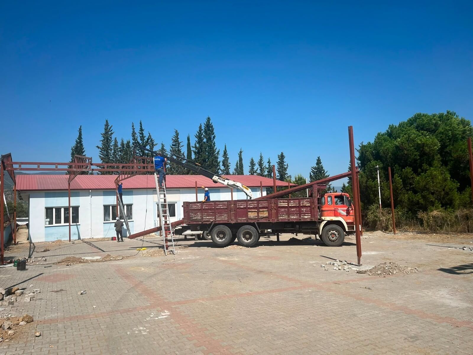 Bozdoğanlılar güneşte kalmayacak: Haydere düğün salonu yenilendi