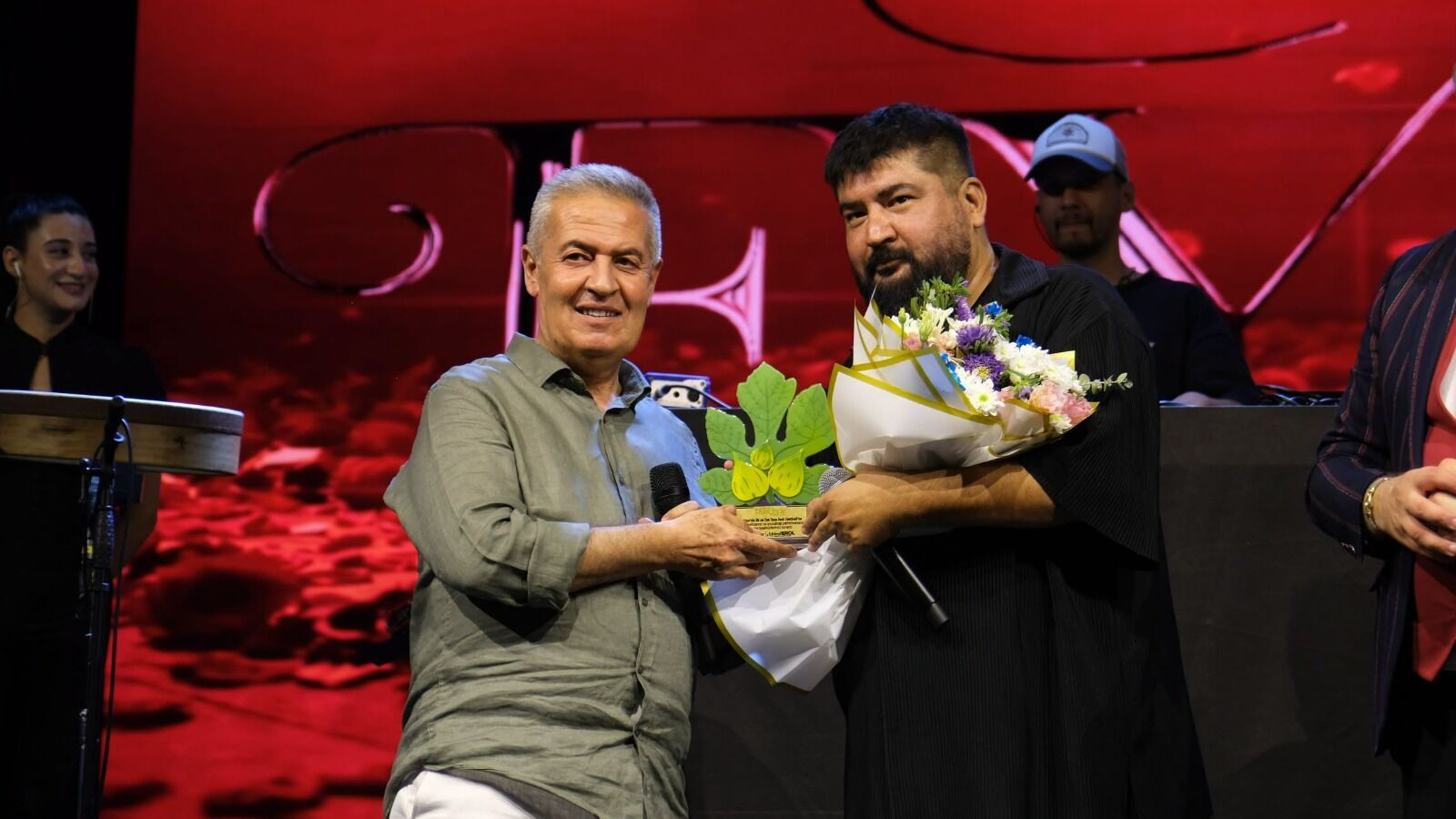 Buharkent’te festival coşkusu konserlerle doruğa çıktı: Siyam ve Eypio rüzgarı esti