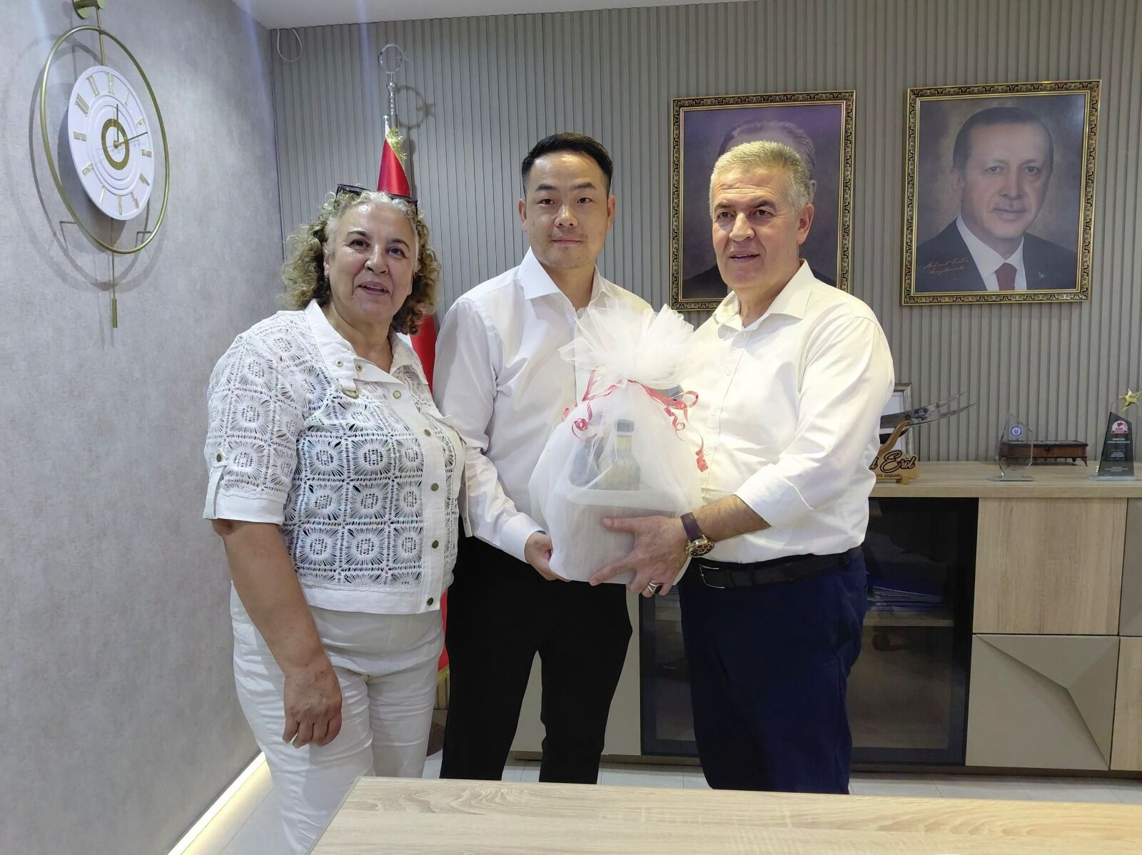 Çinli içerik üreticileri Buharkent’te incir hasadına katıldı