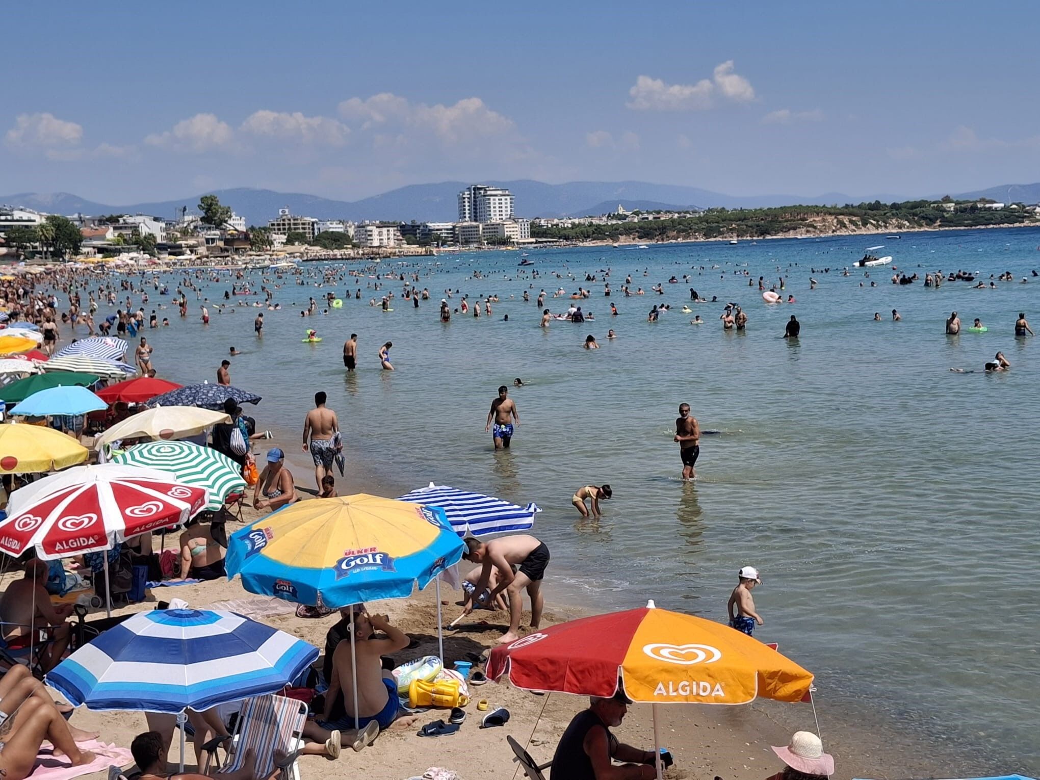 Didim’de Altınkum Plajı Doldu Taştı (3)