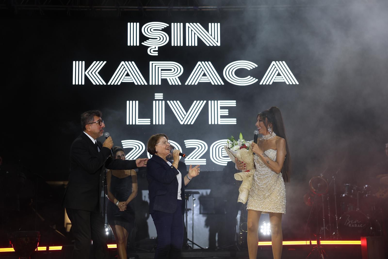 Didim’de binlerce kişi Fener Alayı'nda buluştu: 30 Ağustos coşkusu Işın Karaca'yla taçlandı