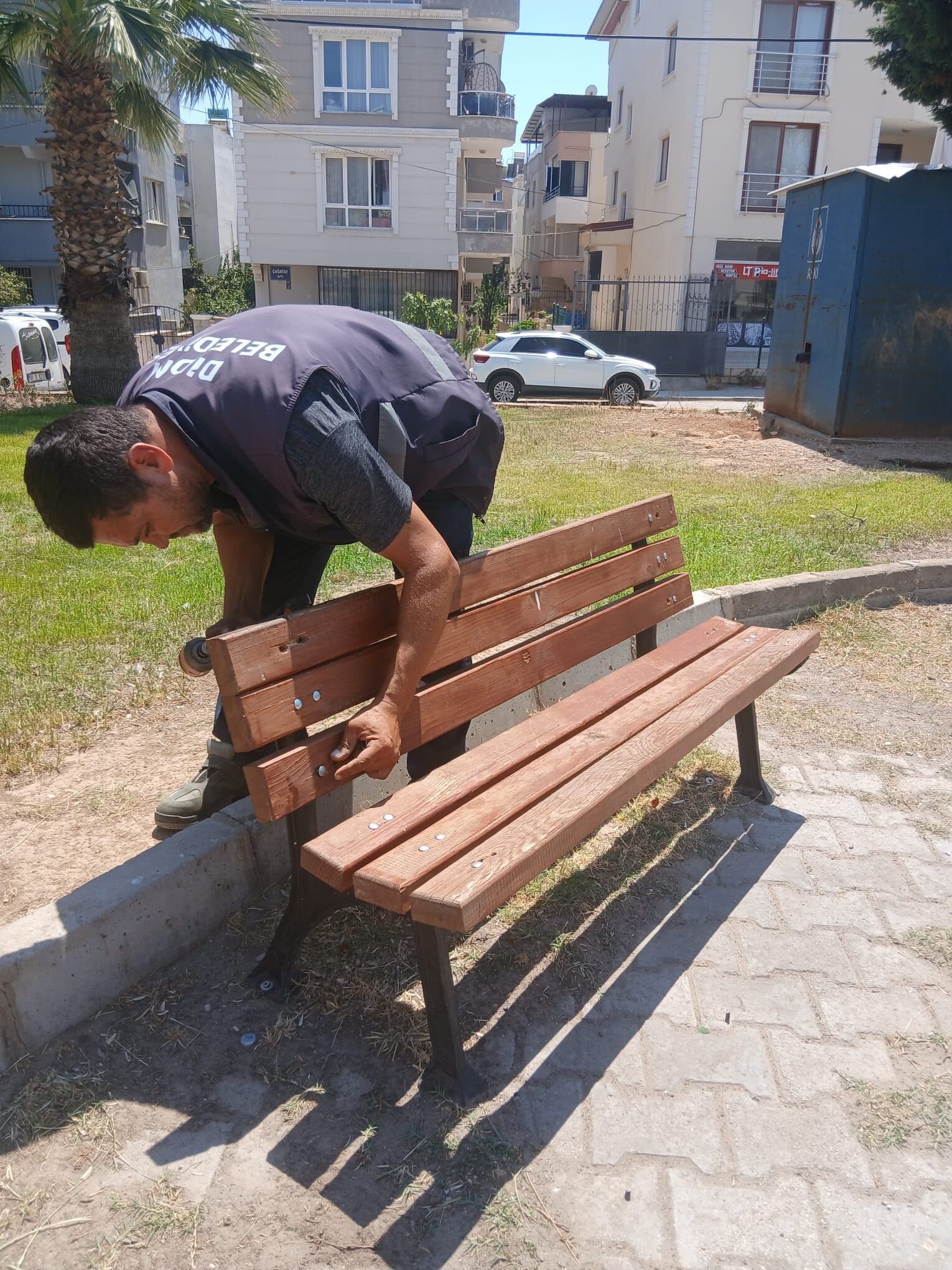 Didimdeki Parklarda Bakim Ve Onarim Suruyor 686322 B91810