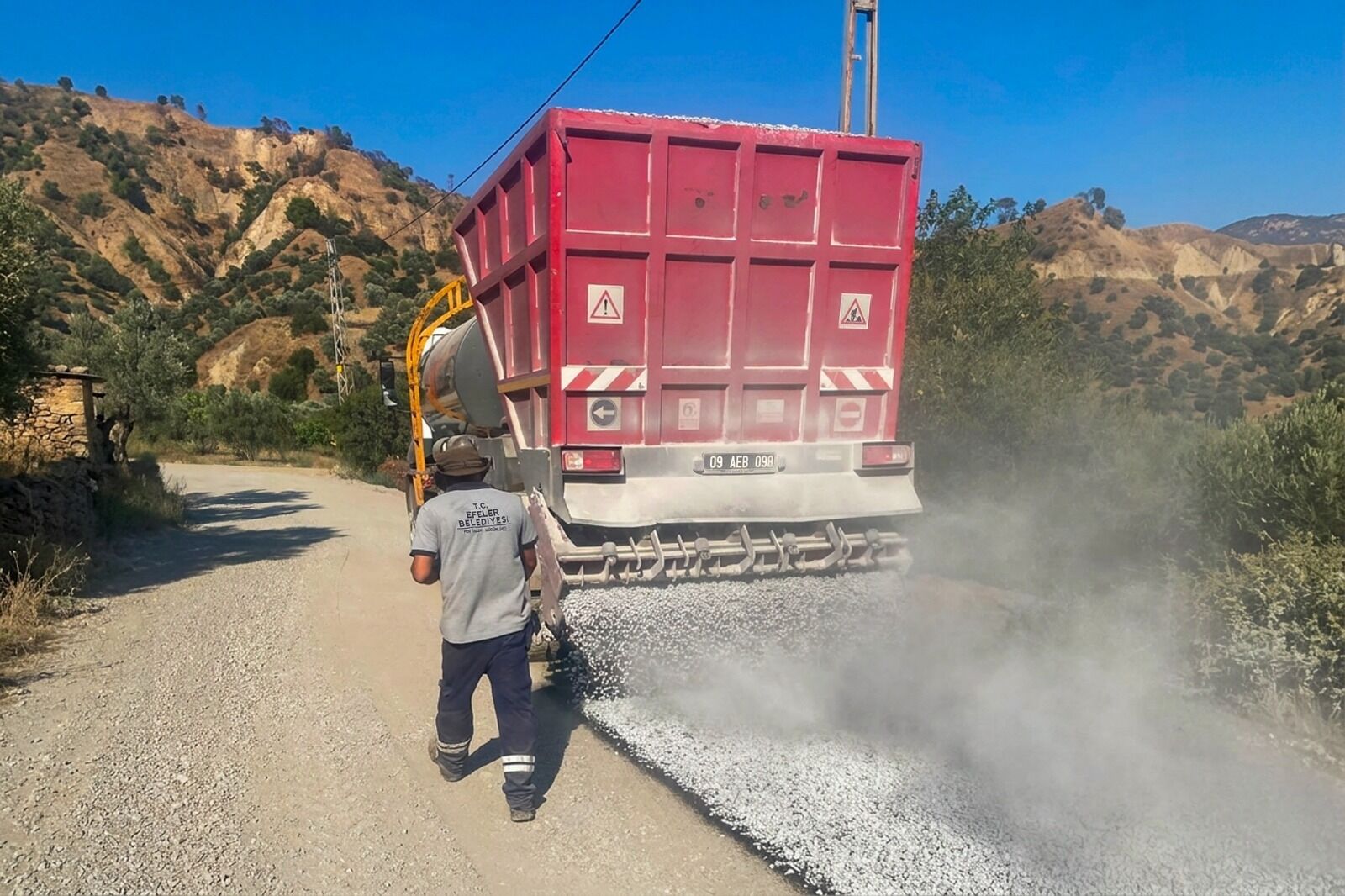 Efelerde Yol Yenileme Calismalarinin Yeni Adresi Pinardere M 683702 82B98D