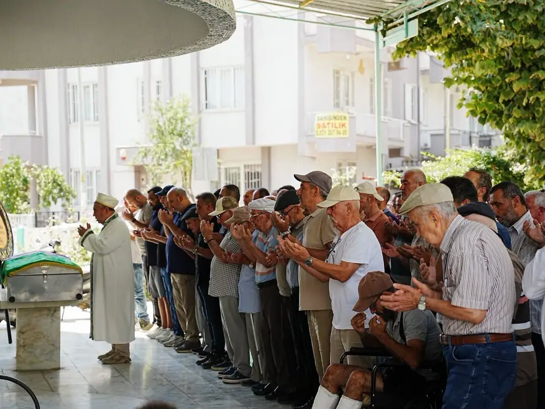 Germencik Belediye personelinin annesi toprağa verildi: Başkan Zencirci acılarına ortak oldu