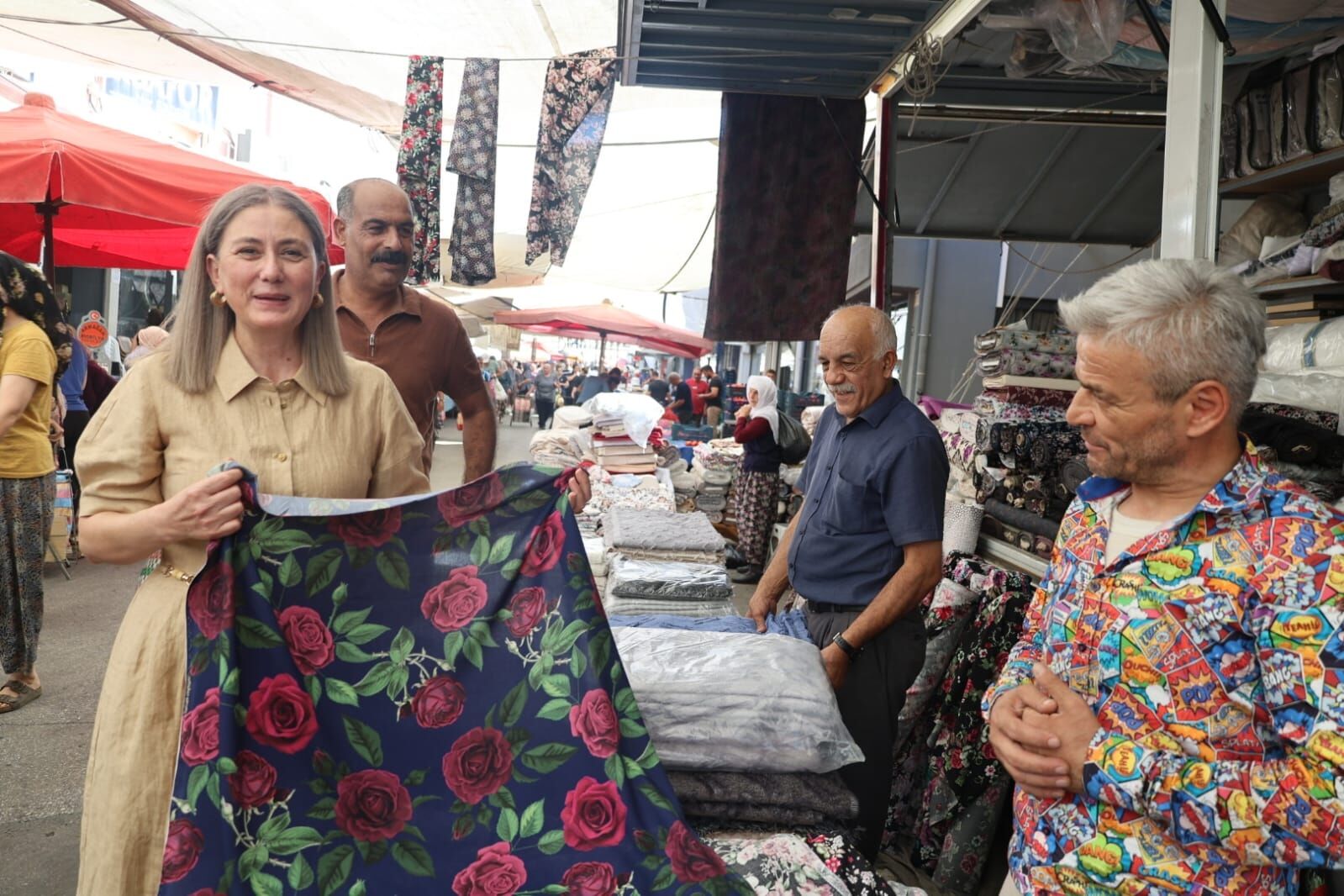 Kaymakam Kan Persembe Pazarini Ziyaret Etti 688390 C0Aa09