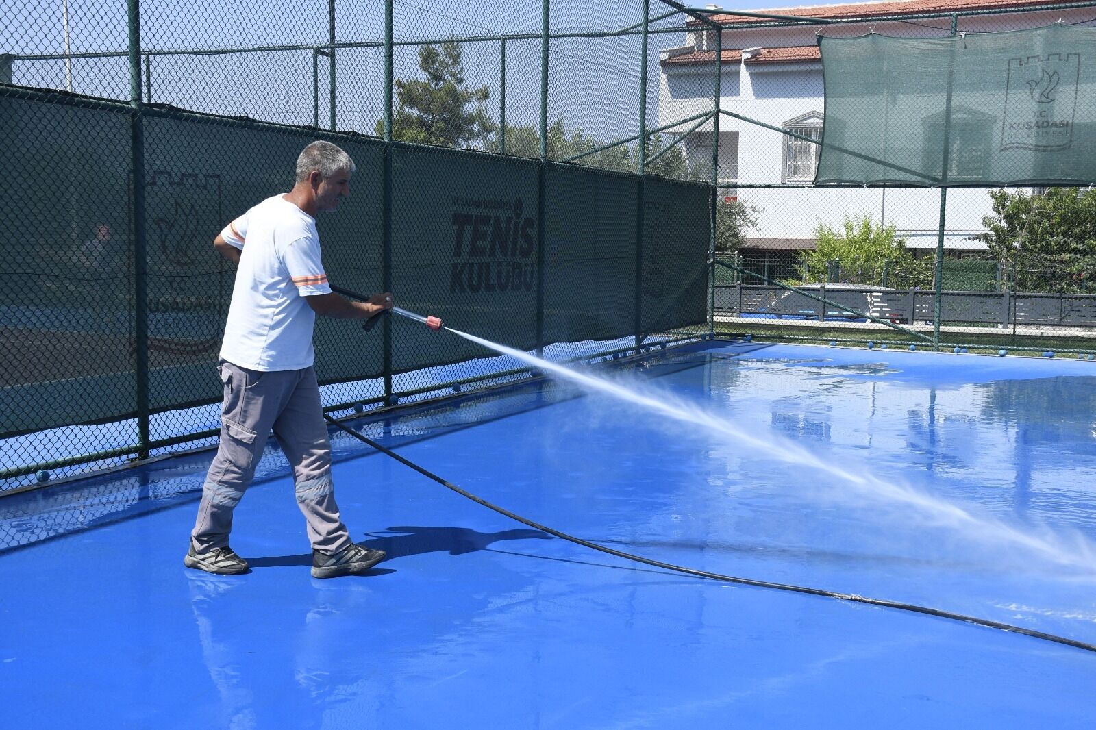 Kuşadası Tenis Kulübü’nde kapsamlı temizlik