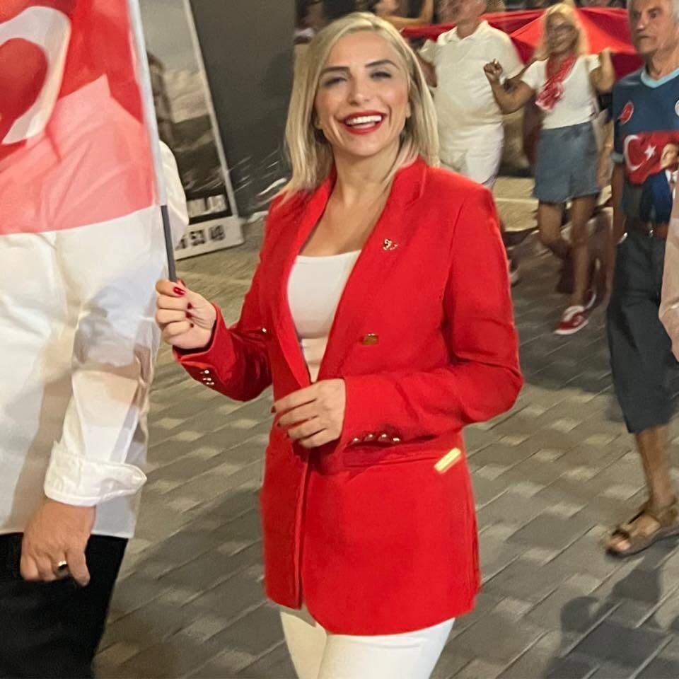 Kuşadası’nda siyasi dengeleri değiştirecek flaş istifa