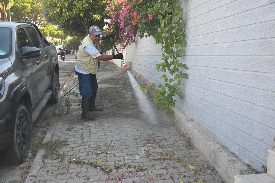 Kuşadası’nda Temizlik Ve Hijyen Çalışmaları Sürüyor (2)