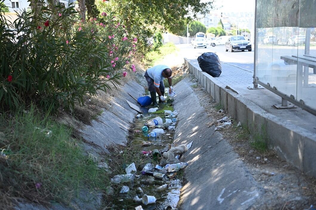 Kuşadası’nda Temizlik Ve Hijyen Çalışmaları Sürüyor (5)
