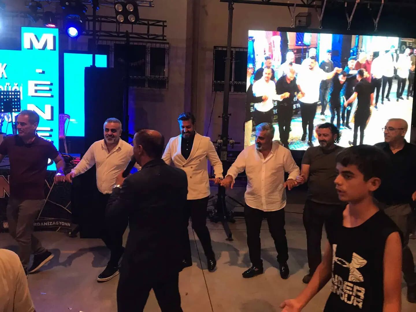 Mhp’li Cihangiroğlu’ndan ‘Terörsüz Türkiye’ Sürecine ‘Halay’lı Destek “Halay Da Bizim Zeybek De” (2)
