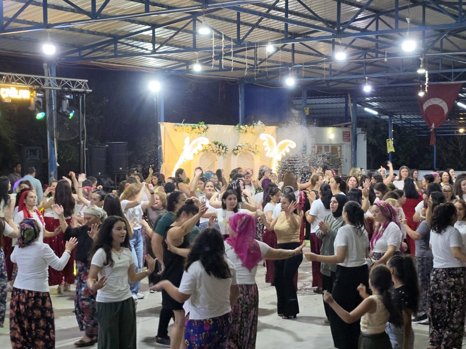 Nazilli Hasköy’de şalvarlar buluştu: Renkli görüntüler oluştu