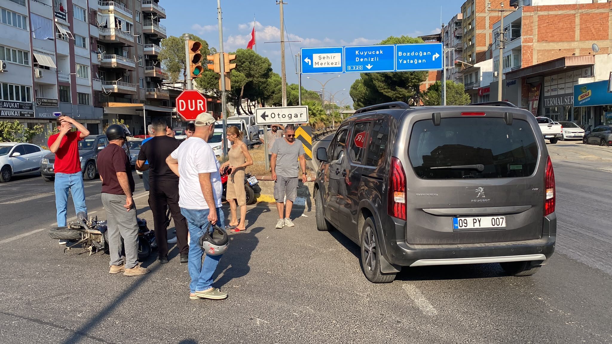 Nazilli Otogar Kavşağı’nda Kaza! Motosiklet Sürücüsü Yaralandı (3)