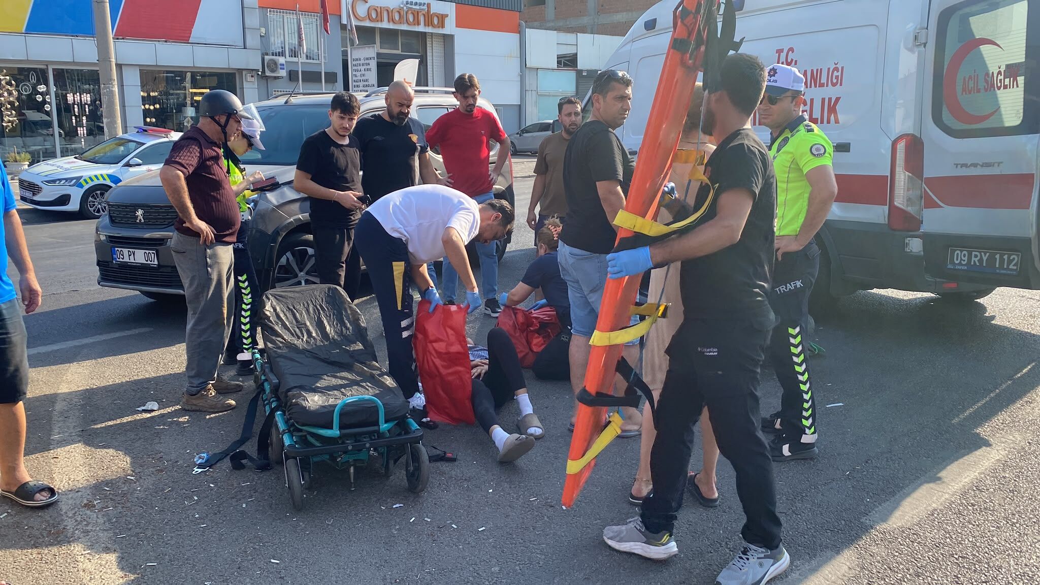Nazilli Otogar Kavşağı’nda Kaza! Motosiklet Sürücüsü Yaralandı (5)