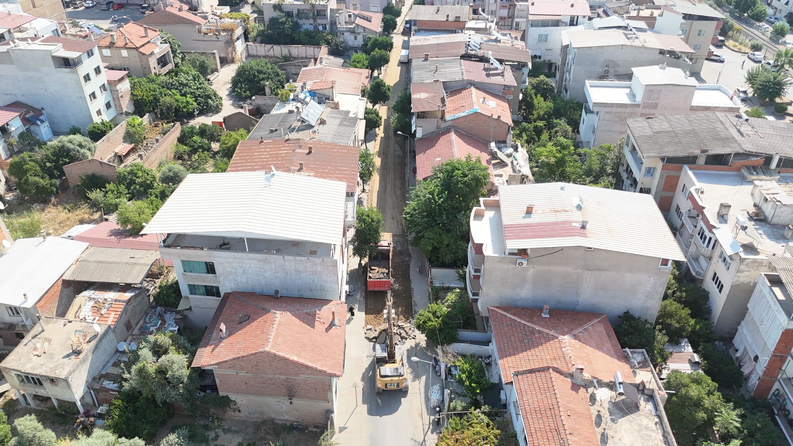 Nazilli’de 6 sokakta eş zamanlı çalışma Yollar yenileniyor