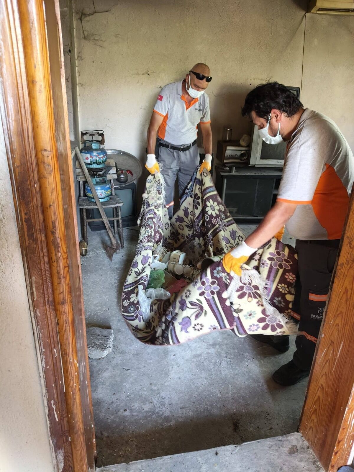 Nazilli’de çöp ev temizlendi Mahalleli rahat nefes aldı