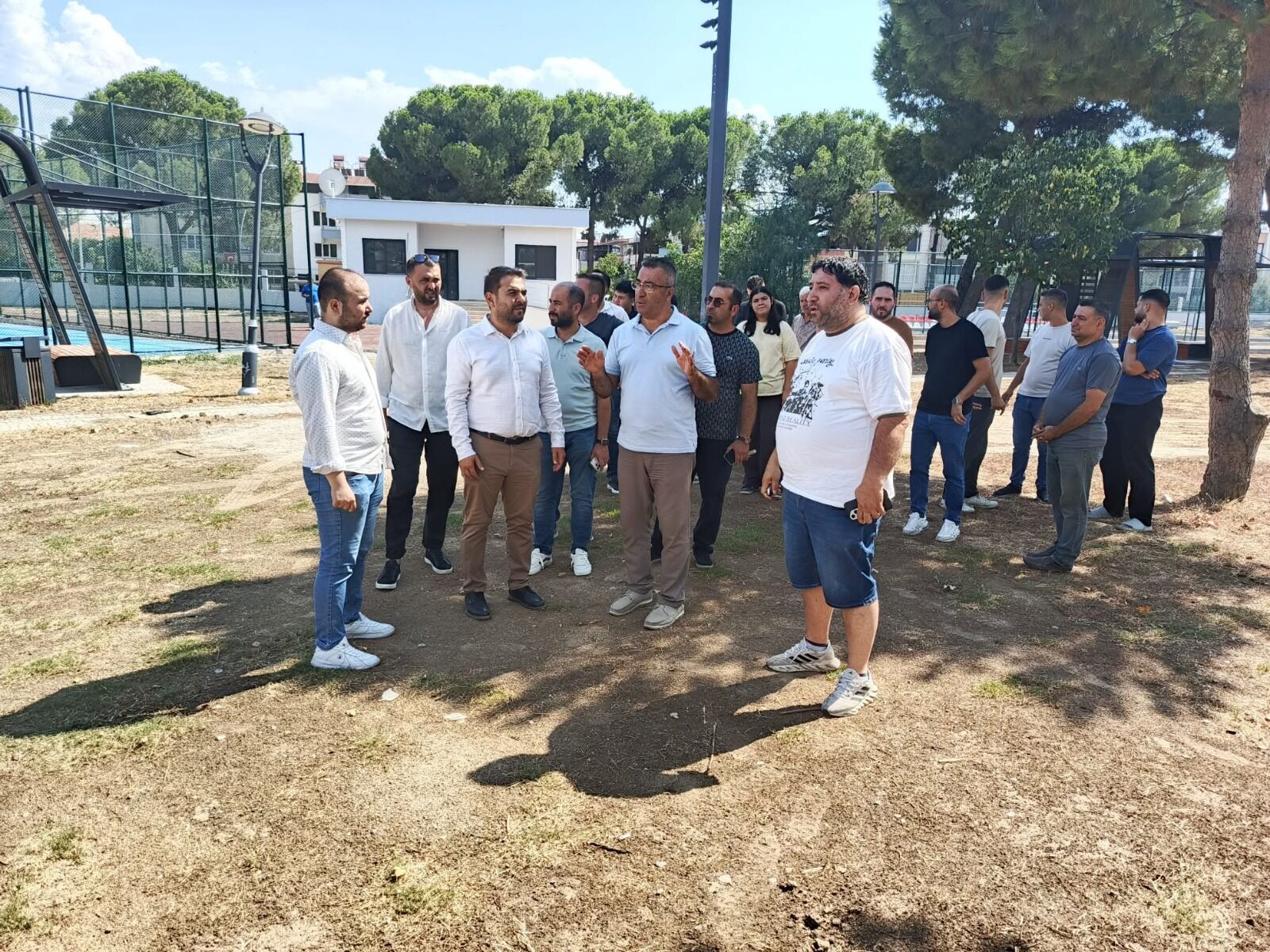 Nazilli’de Gençlik Merkezi Gün Sayıyor Ak Parti Heyeti Çalışmaları Inceledi (5)