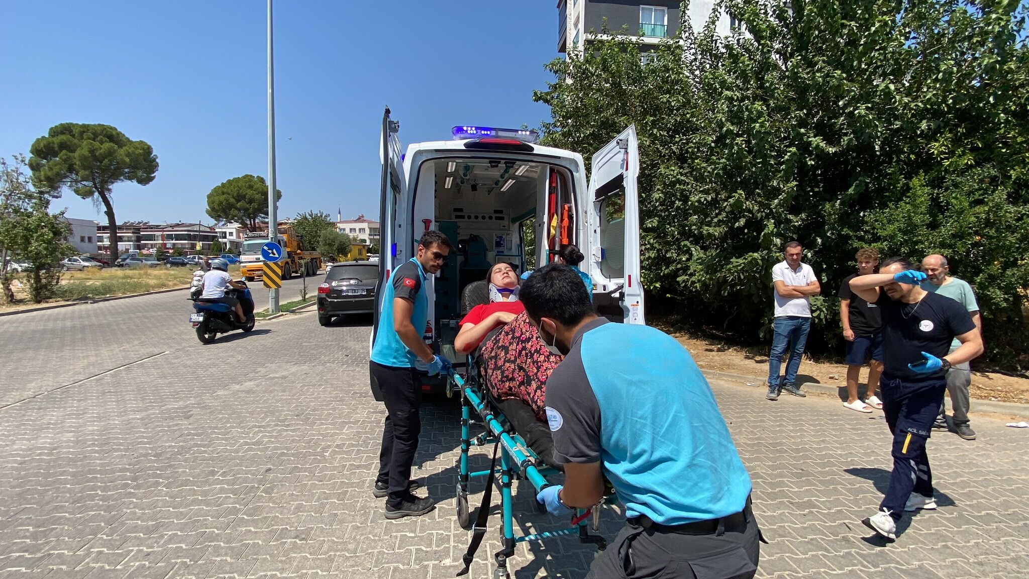 Nazilli'de otomobil ve motosiklet çarpıştı! 2 yaralı