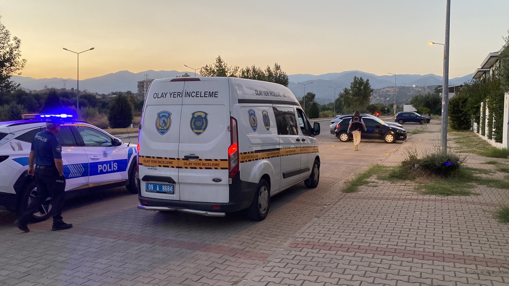 Nazilli’de Silahlı Saldırı Baba Ve Oğul Kurşunlandı (2)