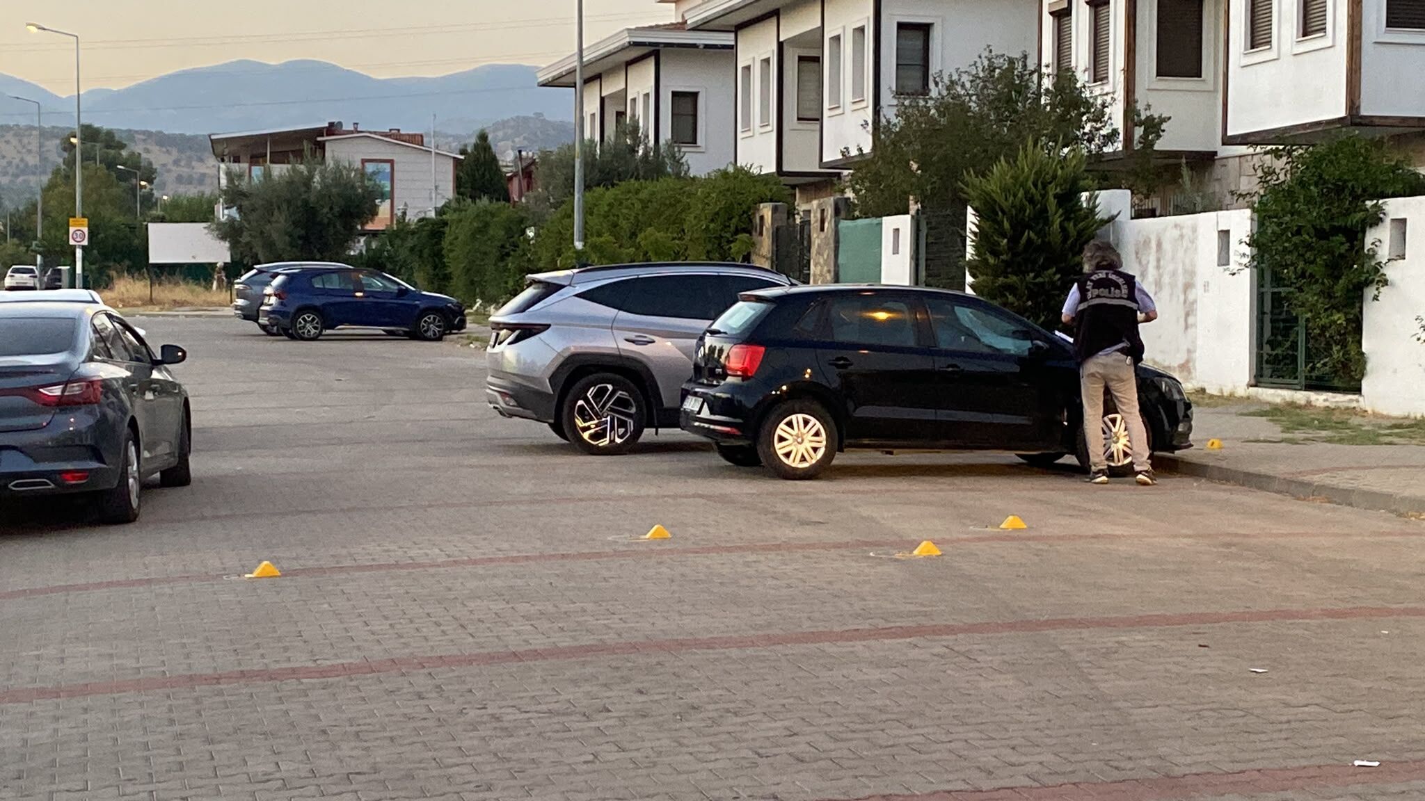 Nazilli’de Silahlı Saldırı Baba Ve Oğul Kurşunlandı (3)