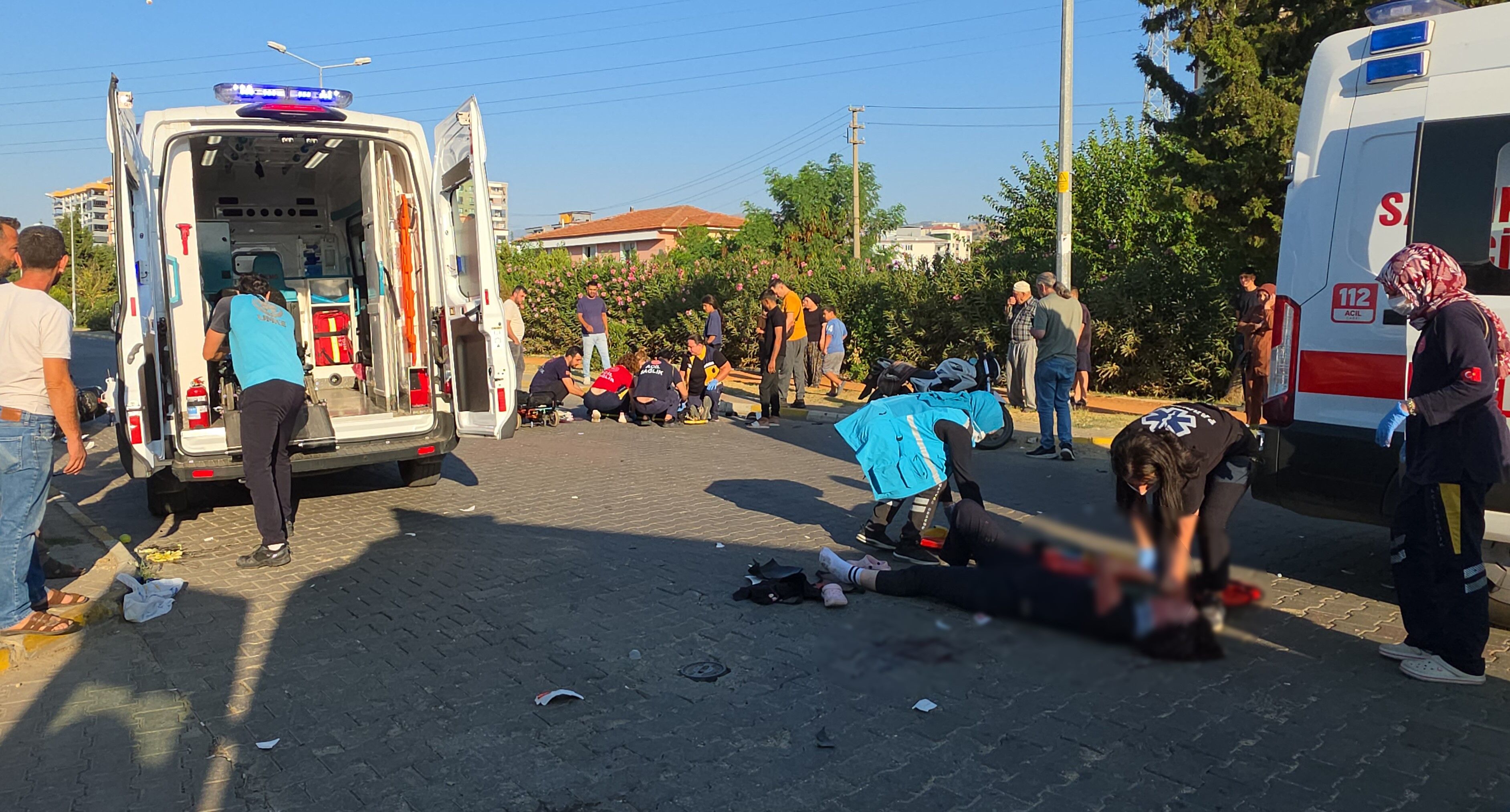 Nazilli’deki kazaya ambulans hızır gibi yetişti: 2 yaralı