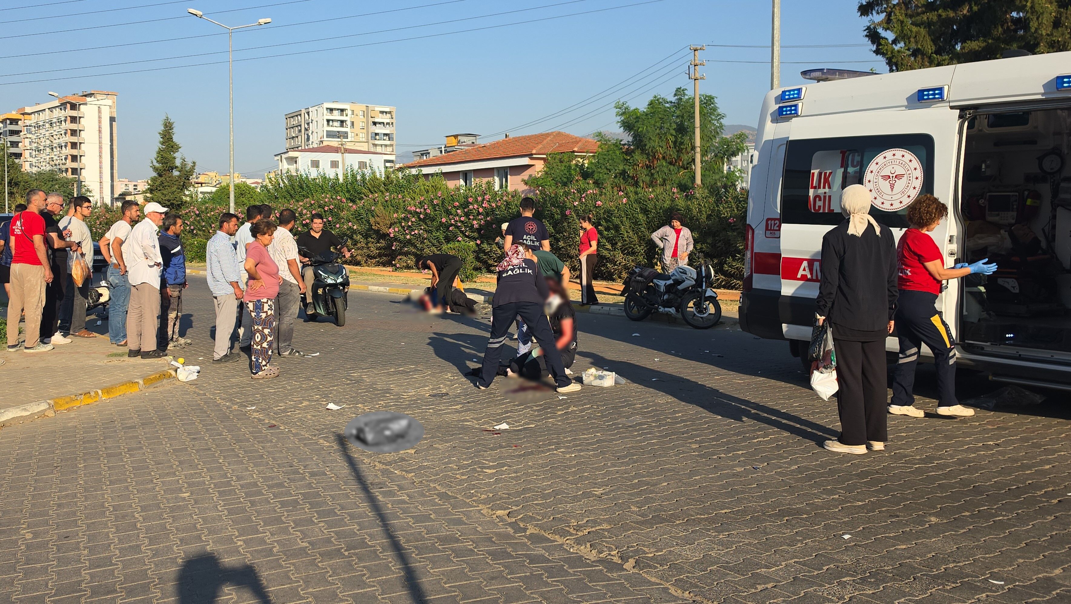 Nazilli’deki kazaya ambulans hızır gibi yetişti: 2 yaralı