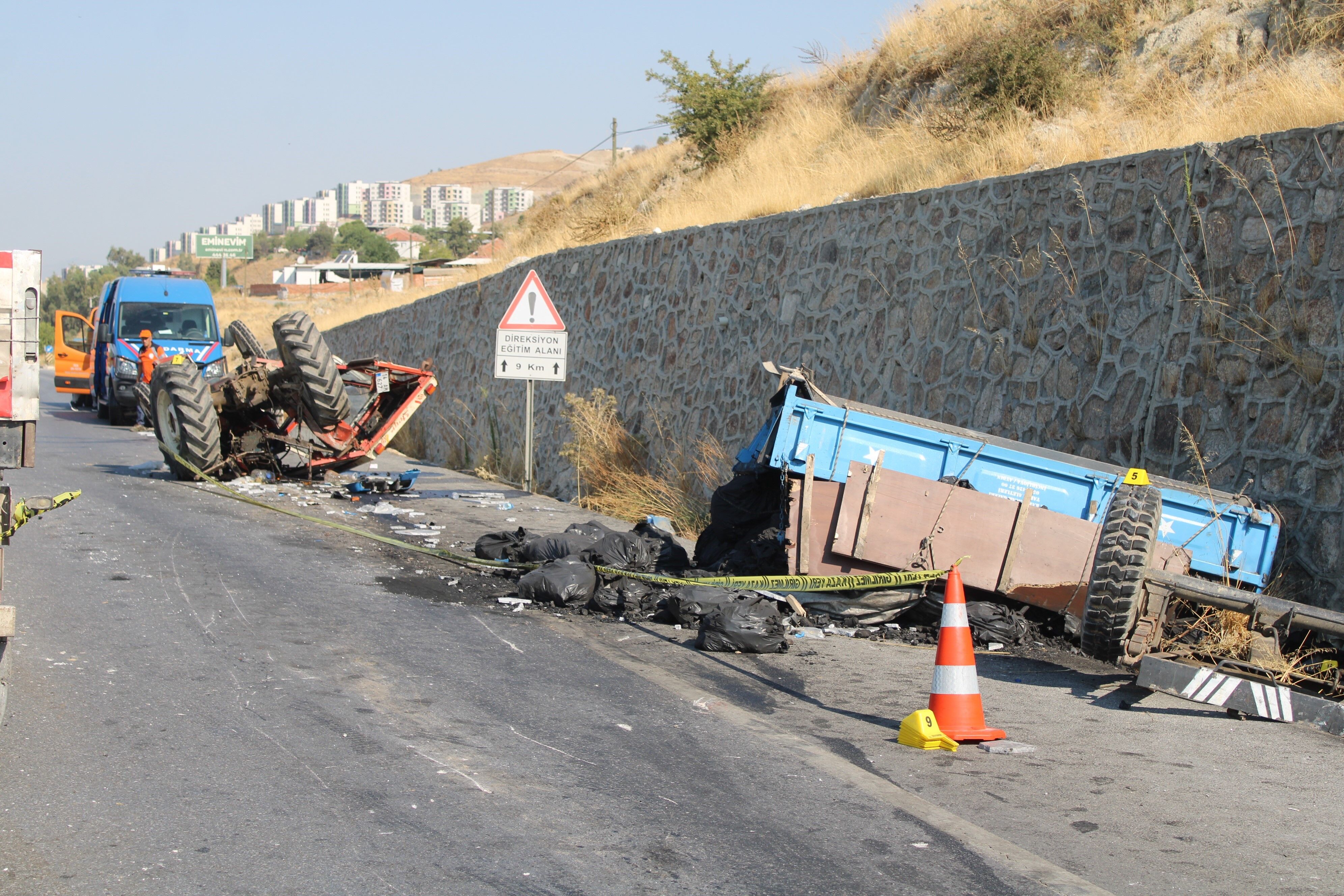 Römorktaki Bir Kişi Ölmüştü! Mermer Yüklü Tırla Çarpışan Traktörün Şoförü Tutuklandı (2)