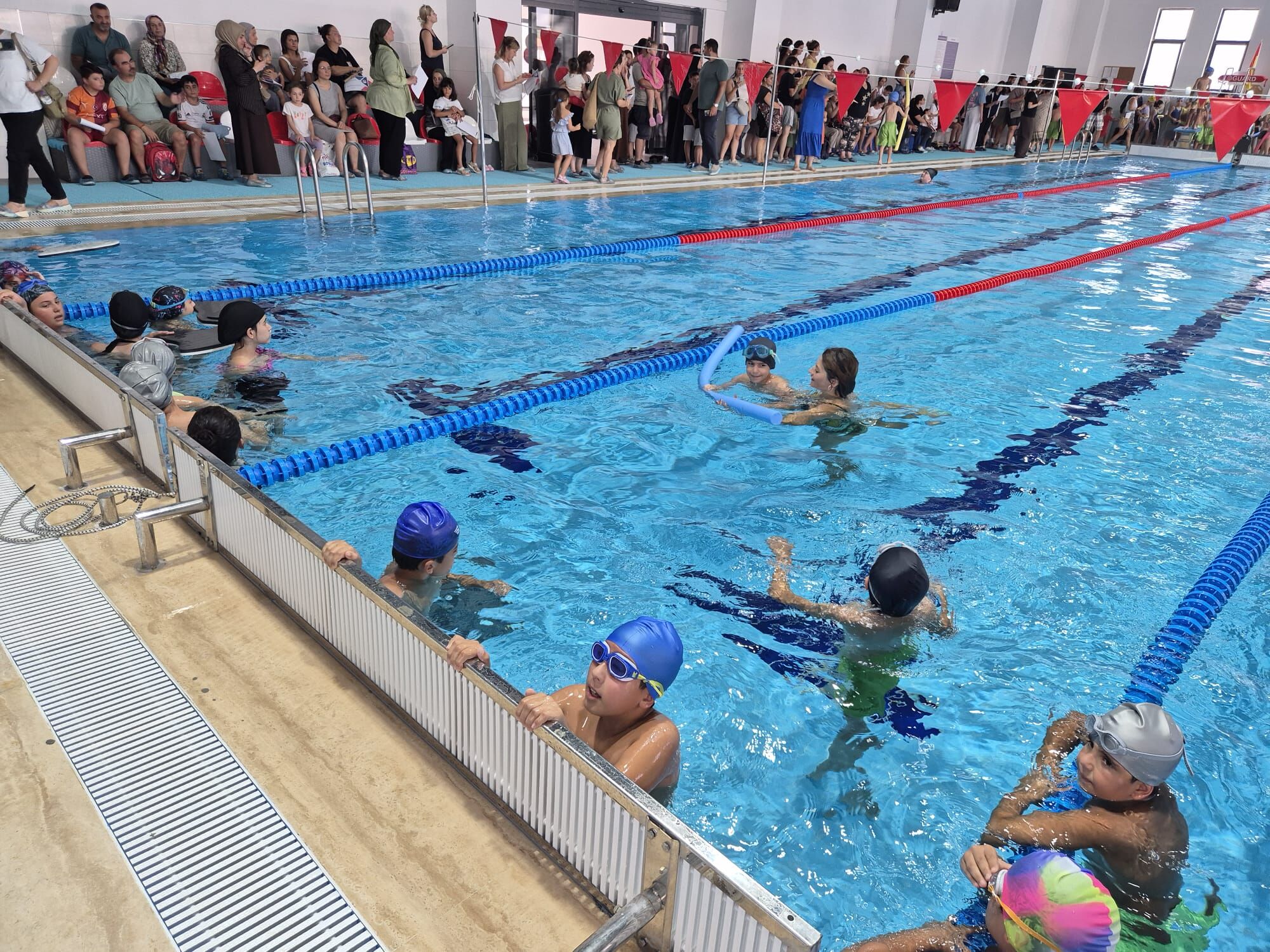 Söke'de 200 Öğrenci Yüzme Öğrendi Eğitimler Bir Sene Daha Devam Edecek (5)