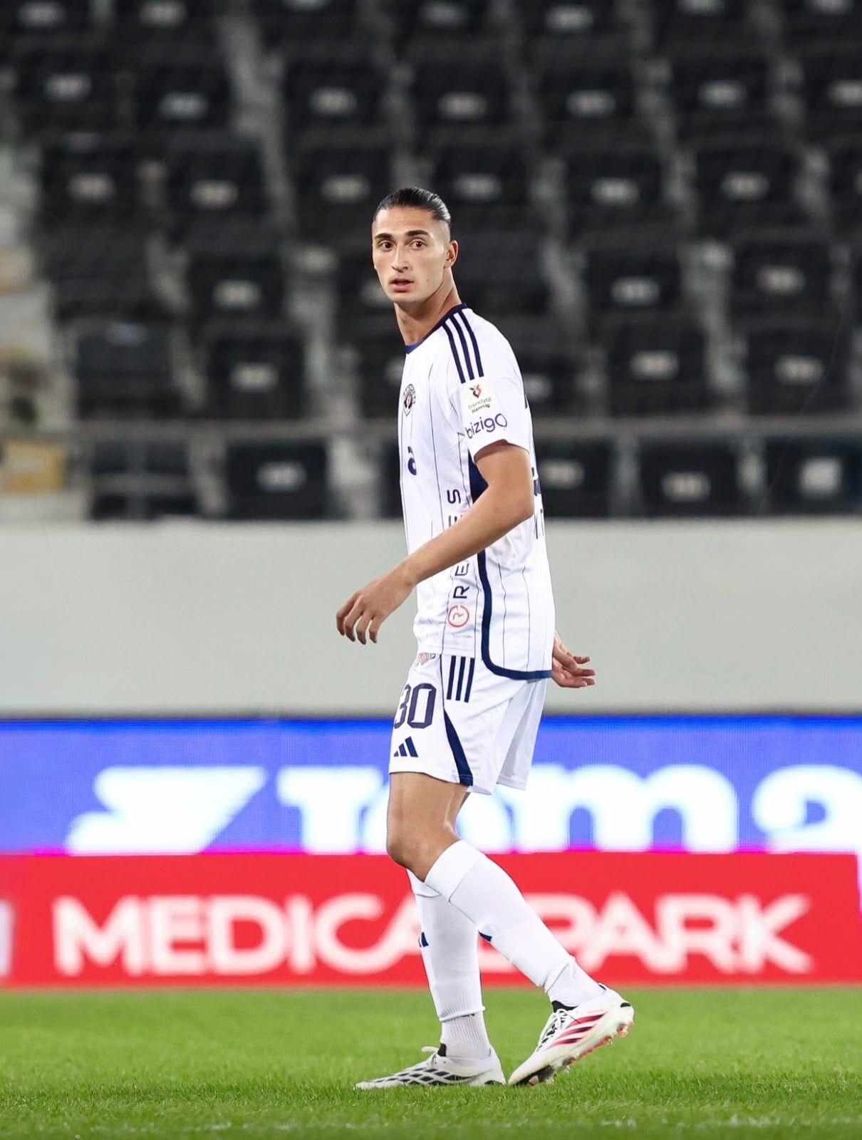 Söke’de yetişen genç futbolcu Süper Lig’deki ilk maçına çıktı