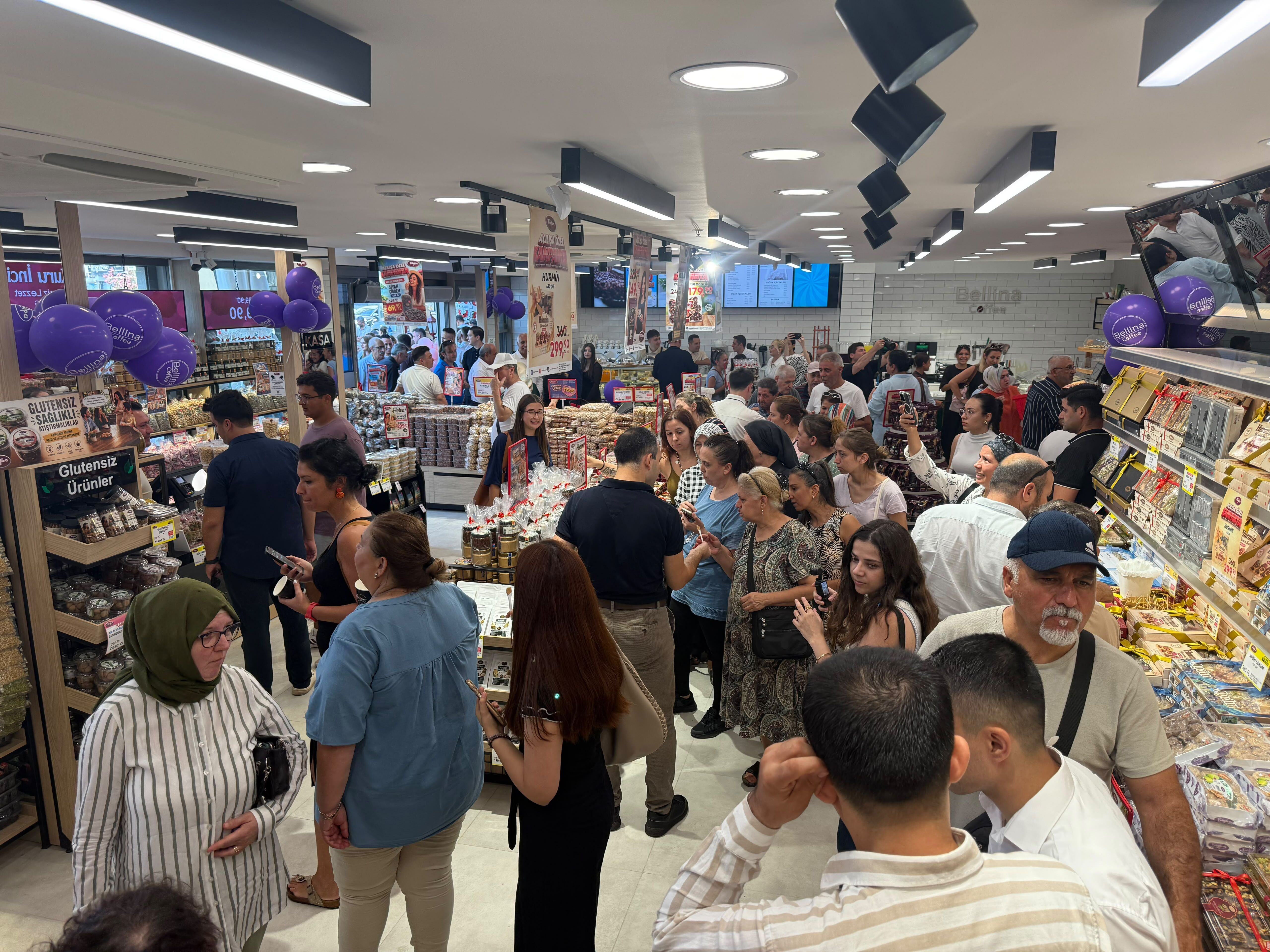 Tuğba Kuruyemiş 133. mağazasını Aydın’da açtı