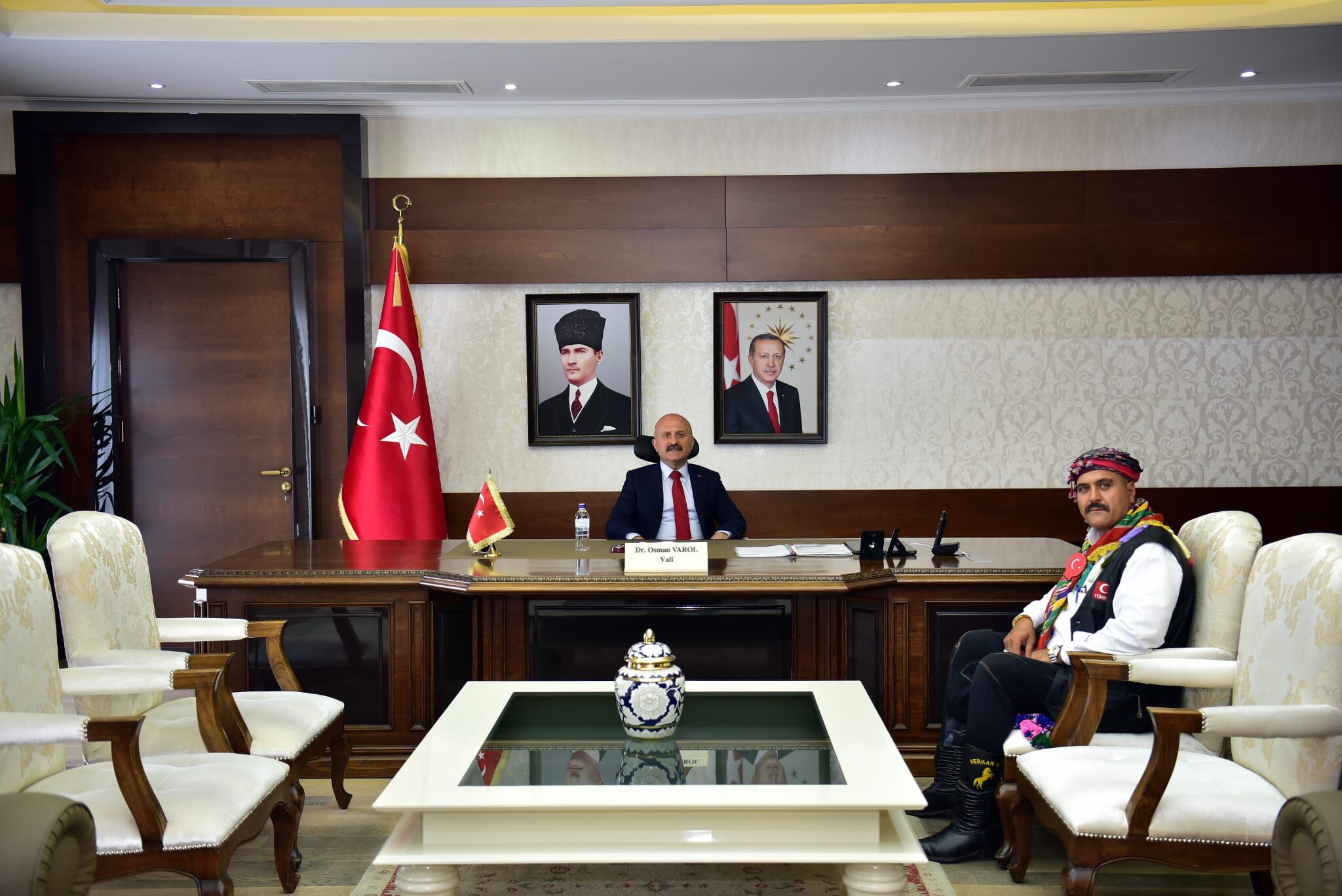 Vali Varol Yörük Türkmen Derneği Başkanı Ay Ile Görüştü (1)