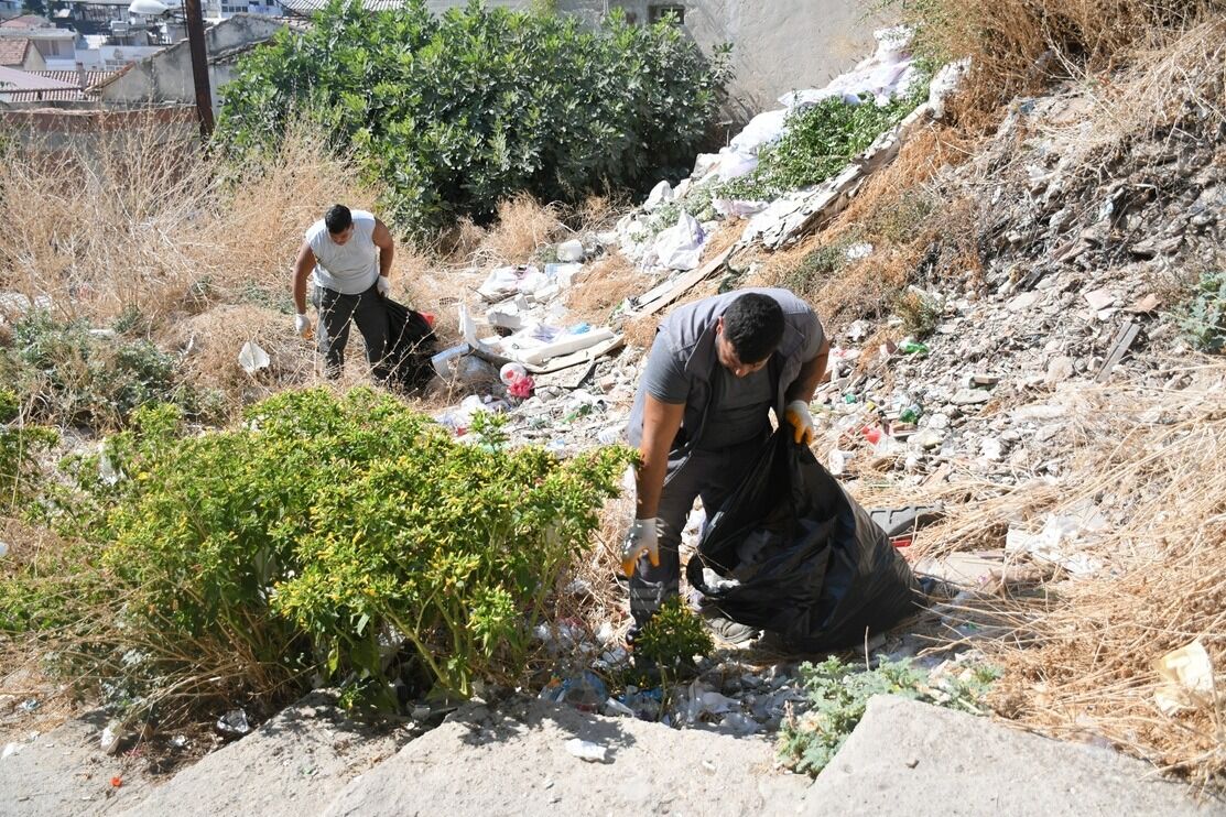 Yaz Sezonu Kuşadası’nı Hareketlendirdi Ekipler Temizlik Için Seferber Edildi (2)