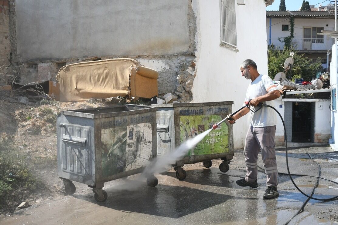 Yaz Sezonu Kuşadası’nı Hareketlendirdi Ekipler Temizlik Için Seferber Edildi (3)