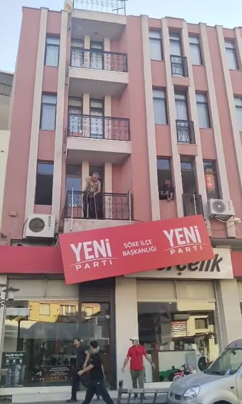 Yeni Parti Aydın’ın kentteki örgütlenmesi tüm hızıyla sürüyor: Söke ilçe başkanlığının tabelası da asıldı