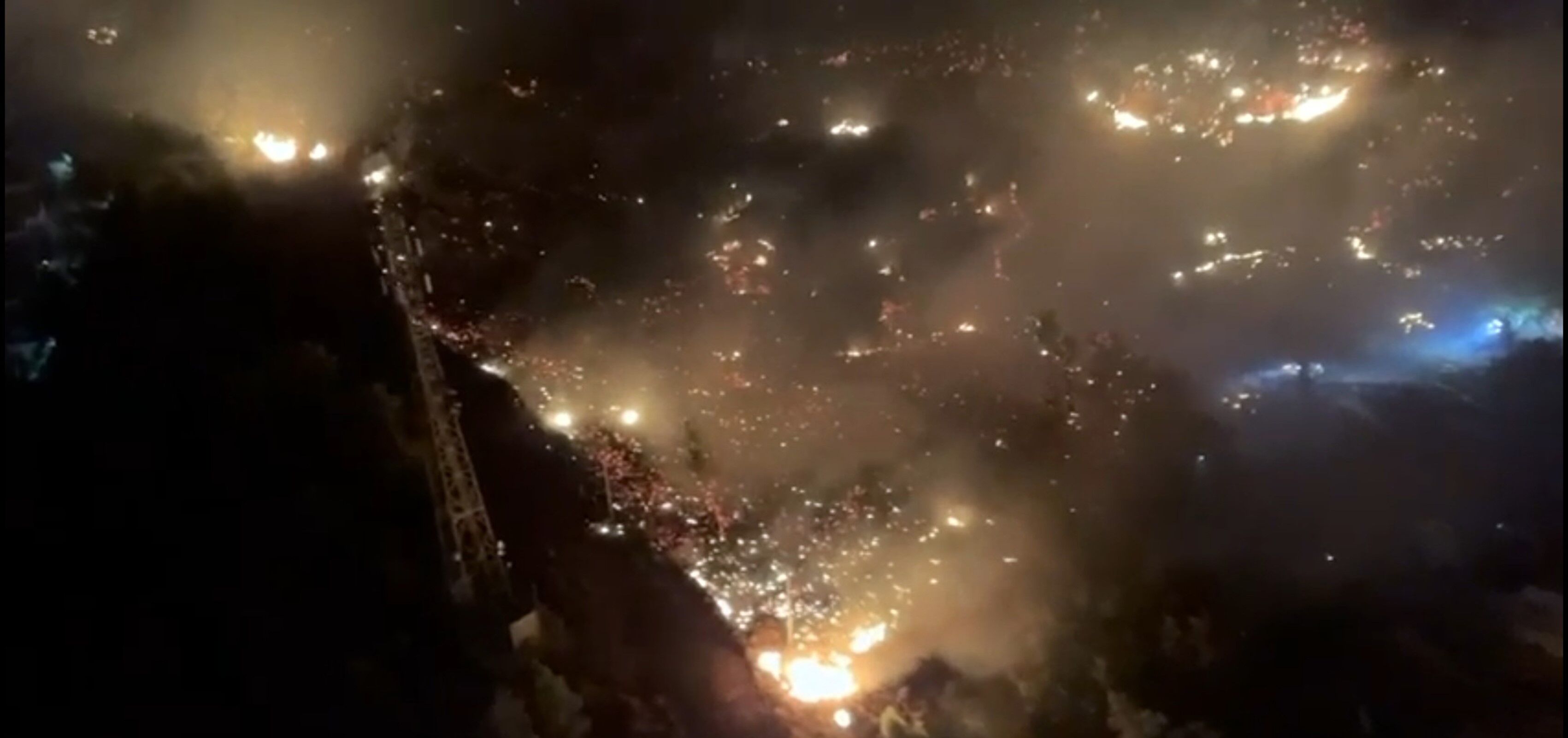 Yerli Helikopter Nefes Gece Karanlığında! Orman Yangınını Dize Getirdi (1)