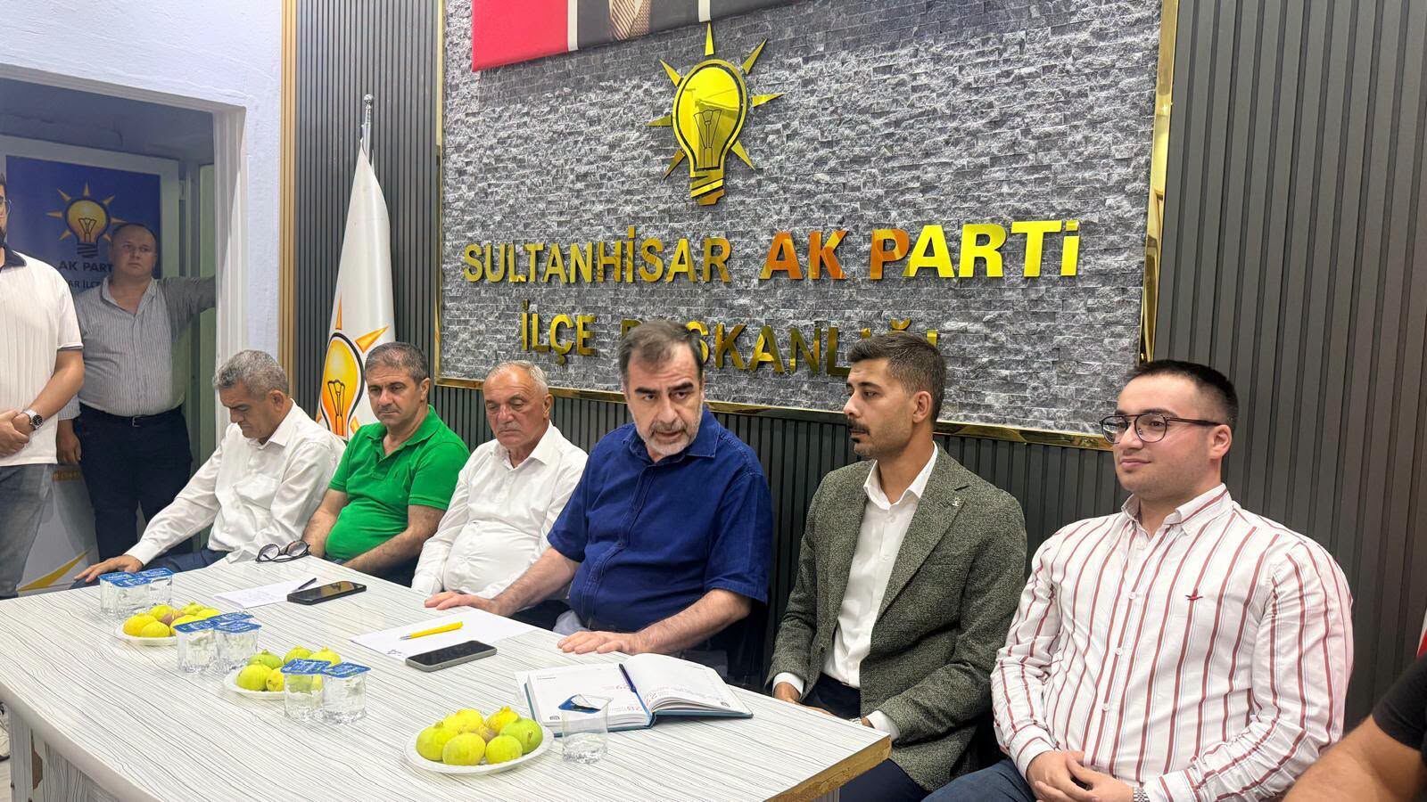 AK Parti Sultanhisar yeni üyelerle güçleniyor: Rozetlerini Başkan Erdem taktı