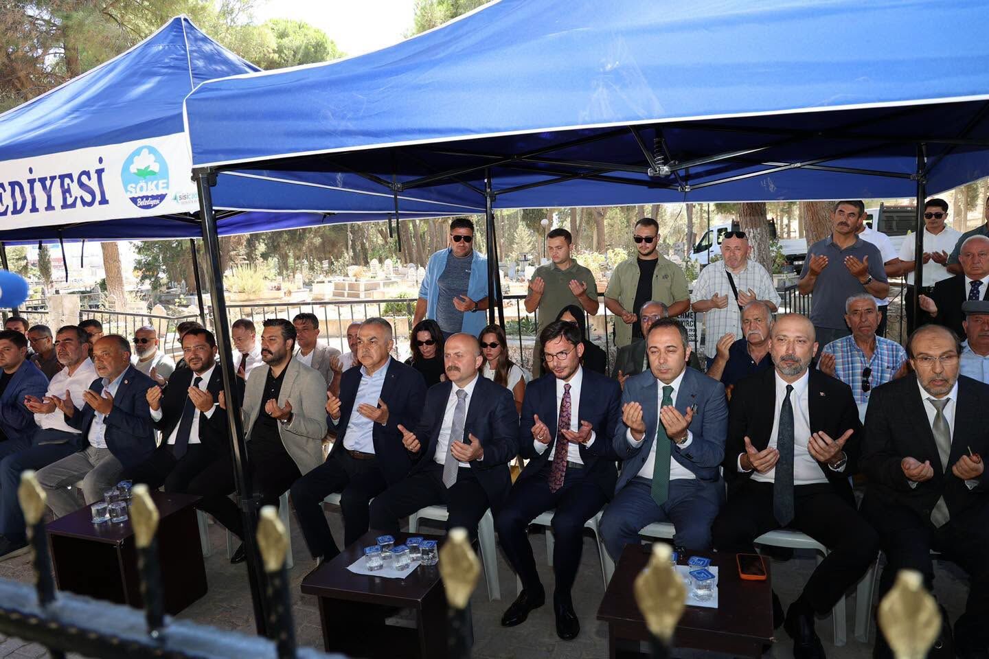 Ak Partili Savaş, ‘Efsane Vali’yi Mezarı Başında Andı! Savaş’tan ‘Efsane Vali’ye Büyük Vefa (1)