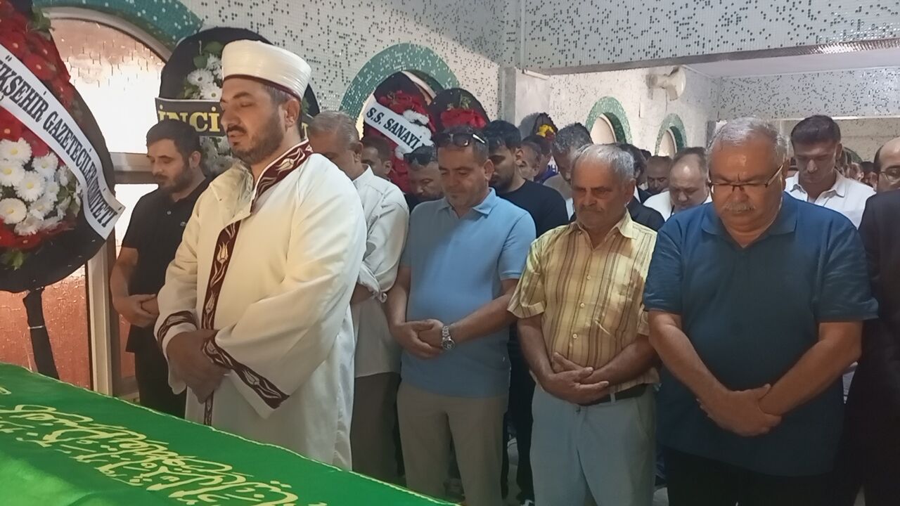 Akgül Ailesinin Acı Günü Anne Akgül Toprağa Verildi (1)