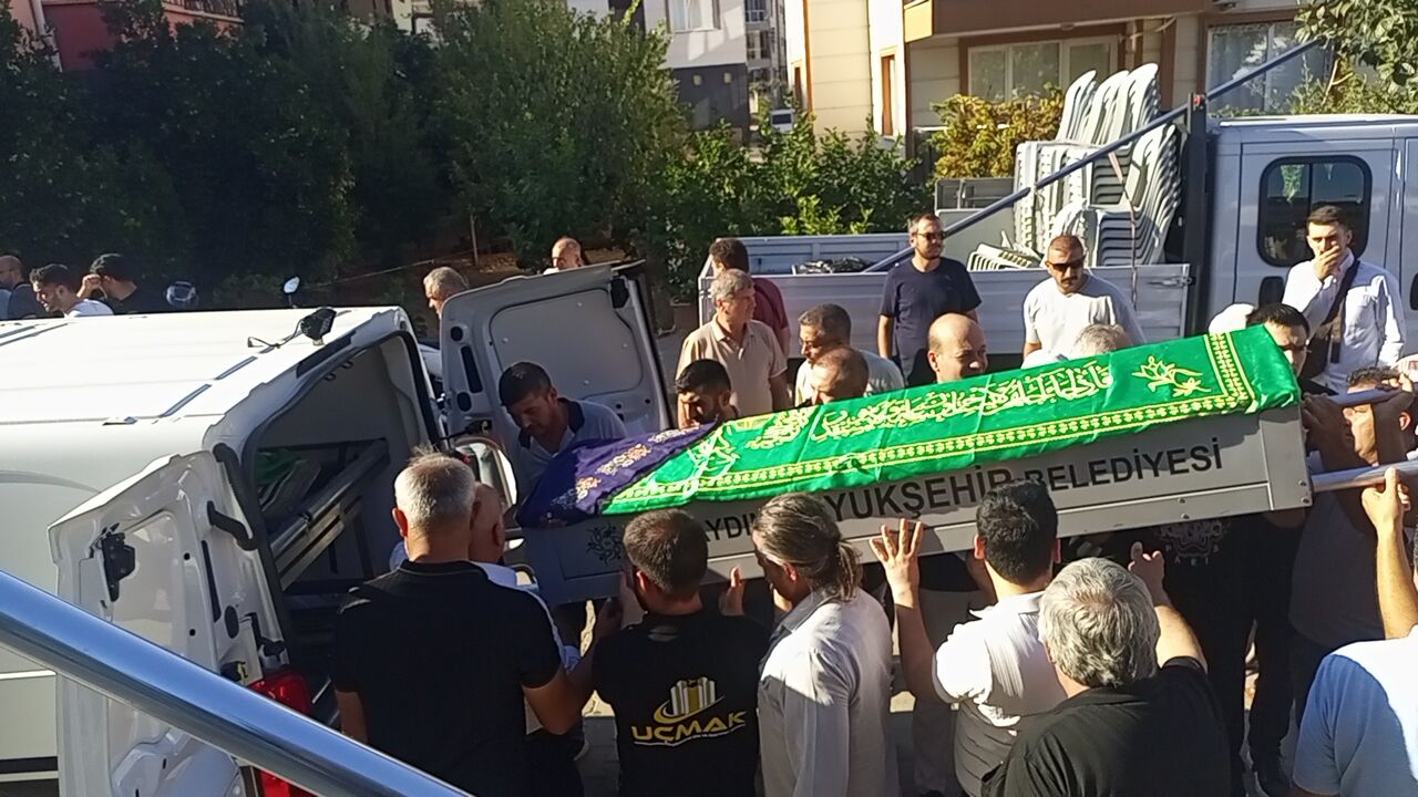 Akgül Ailesinin Acı Günü Anne Akgül Toprağa Verildi (2)