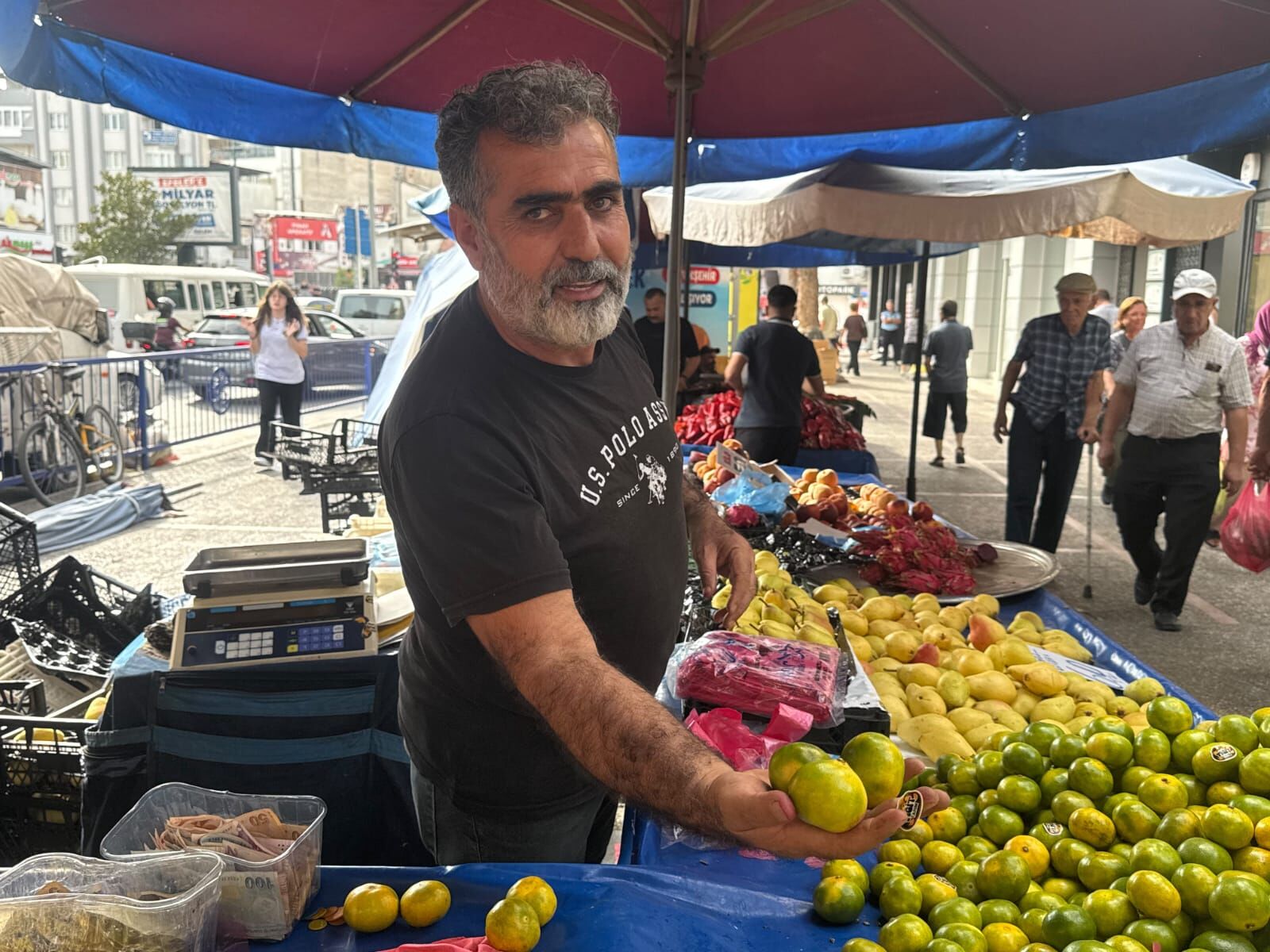 Aydın ‘Salı Pazarı’nda Mandalinalar Tezgahlarda Yerini Aldı (1)