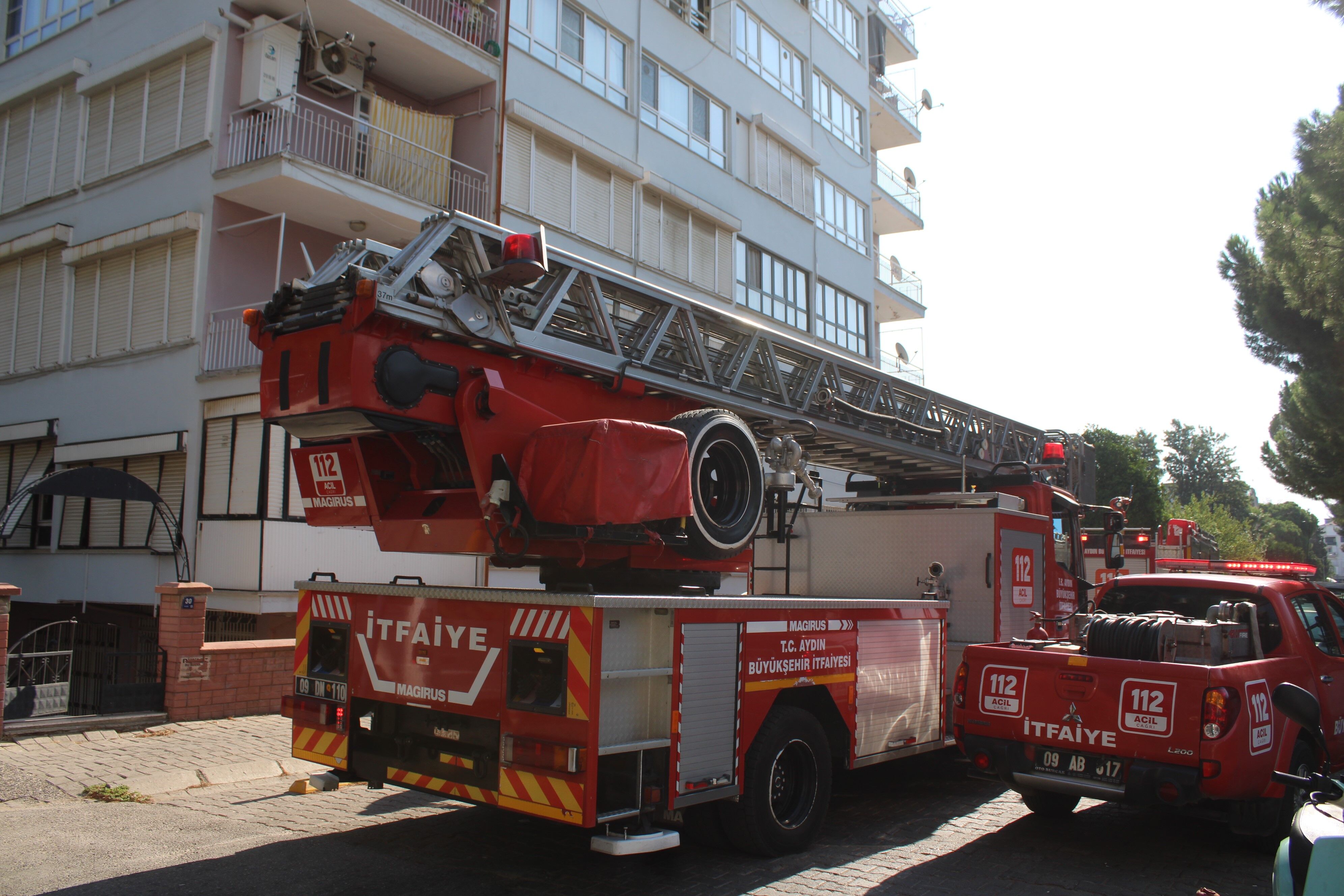 Aydın'da apartmandan yükselen duman korkuttu!