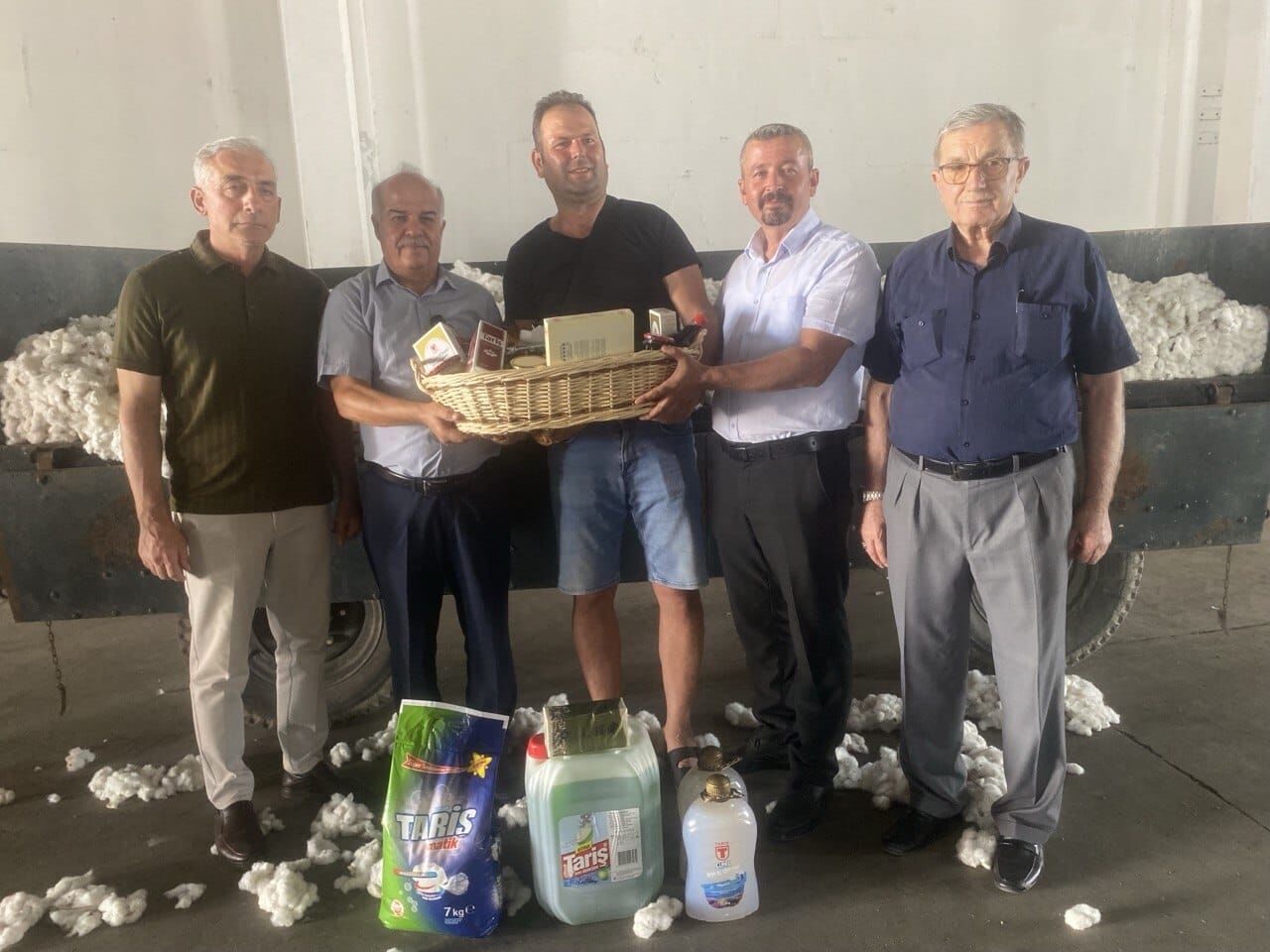 Aydın'da beyaz altın sezonu resmen başladı: TARİŞ ilk pamuğu 100 liradan aldı