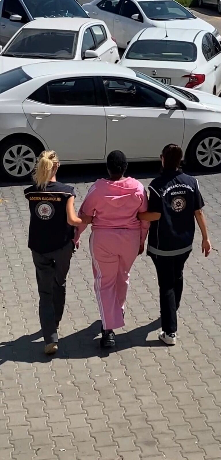 Aydın'da Göçmen Kaçakçılığı Operasyonu Bir Evden 19 Kaçak Göçmen Çıktı (1)