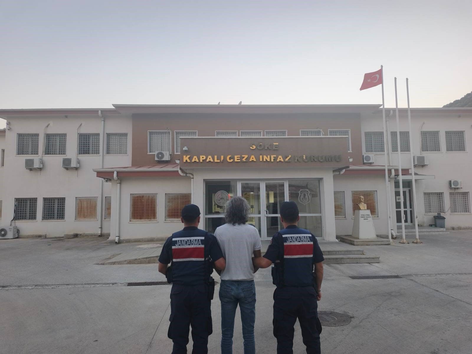 Aydın'da jandarmadan başarılı operasyon! 2 tutuklama