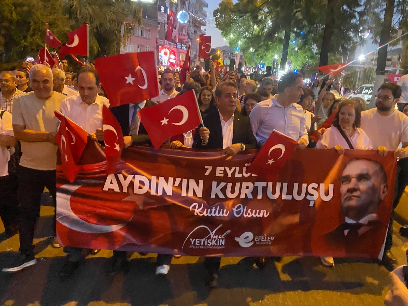 Aydın'da Kurtuluşun Coşkusu Sokaklara Taşındı Yüzlerce Vatandaş Meşale Ve Türk Bayraklarıyla Fener Alayında Buluştu (3)