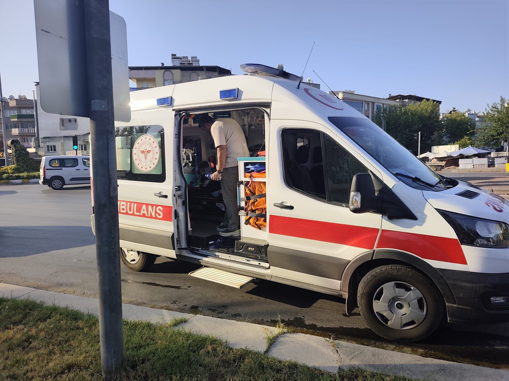 Aydın'daki kural ihlali baba ve 4 yaşındaki oğlunu yaraladı