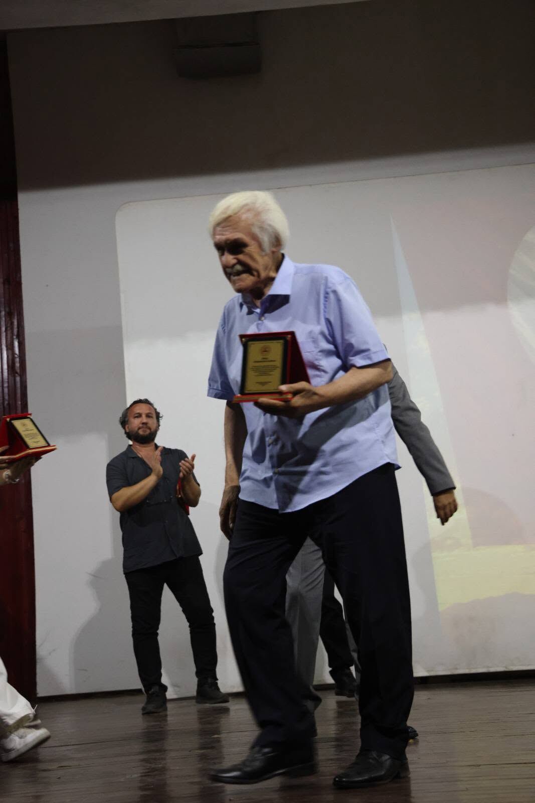 Aydın’ın tarihini anlatan yazara Söke Kaymakamı’ndan anlamlı plaket